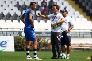 Zé Ricardo comanda primeiro treino no Vasco e é elogiado pelos jogadores