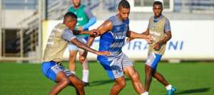 Com elenco dividido, time principal do Grêmio treina visando o Brasileirão