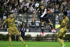 Luis Fabiano passa por artroscopia e médicos estimam recuperação em seis semanas