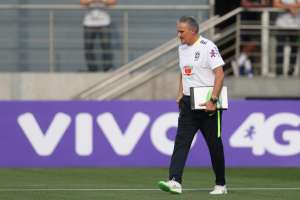 Liderada por dona Ivone, caravana da família de Tite estará no jogo da seleção