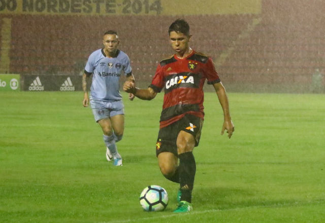 Ex-São Paulo, Osvaldo se espelha em ‘jogo histórico’ para Sport passar pelo Grêmio no Sul