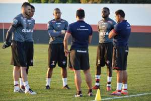 Marcos comemora feito contra Corinthians e vê sombra de Frigeri no Atlético-GO