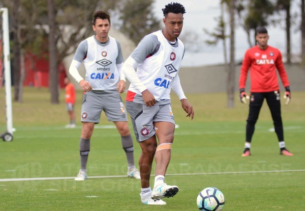 Ex-Palmeiras e Cruzeiro, Fabrício pode fazer seu primeiro clássico pelo Atlético-PR