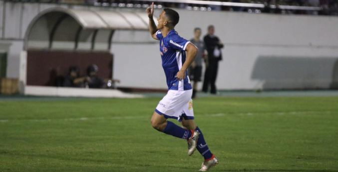 Ferroviária não tomou conhecimento do Velo Clube na Arena da Fonte Luminosa. Foto: Beto Boschiero