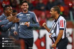 Micale destaca 'espírito' do Atlético-MG e diz que reservas aproveitaram chance