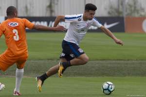 Com Kazim irritado por gols perdidos, Corinthians empata jogo-treino com Atibaia