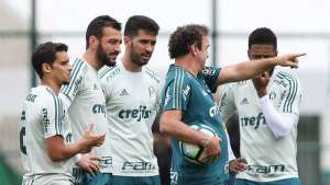 Dudu e Arouca trabalham no gramado e aproximam de retorno ao Palmeiras
