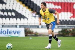 Anderson Martins vê Vasco em evolução e celebra boa atuação após retorno