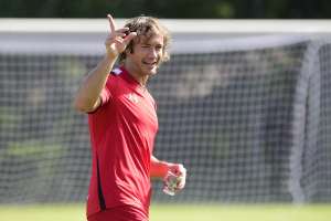 Lugano e Aderllan formam dupla de zaga em dia de testes no São Paulo