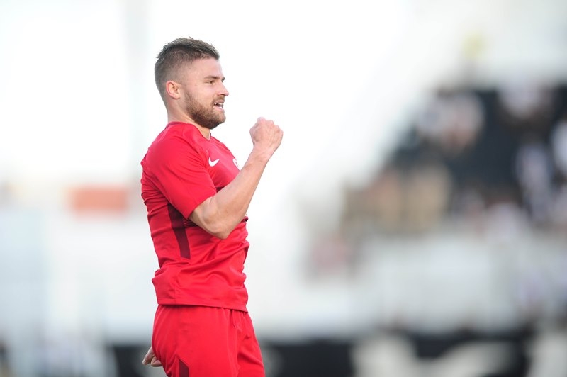 Guto Ferreira repete formação do Internacional antes de jogo-treino