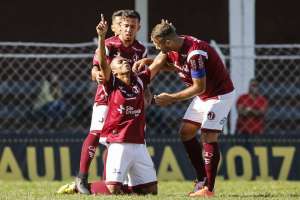 Juventus 4 x 1 Portuguesa Santista - Moleque vence e volta a sonhar com o G4