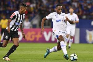 Na 'seca' de seus atacantes, Santos tenta resgatar DNA ofensivo do clube