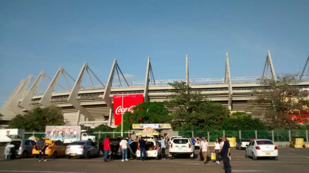 Com ingressos esgotados, partida do Brasil tem ágio de 500% e bilhetes falsos
