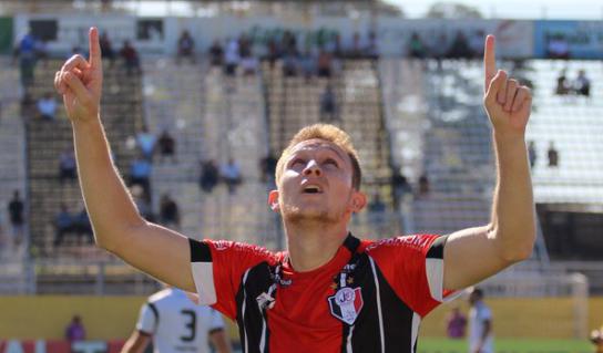 Rafael Grampola, ex-Bragantino, fez o gol do Joinville no empate em Bragança.