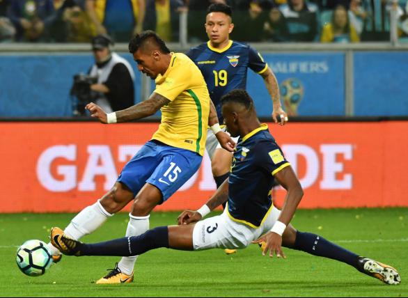 Paulinho cresce com camisa da Seleção. Agora joga no Barcelona