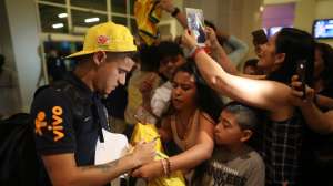 Eliminatórias: Festa e tumulto marcam chegada da seleção brasileira a Barranquilla