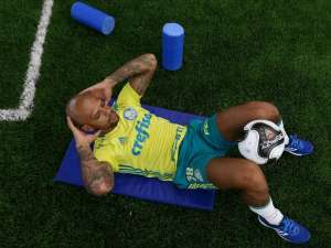 Após reintegração no Palmeiras, Felipe Melo treina separado do restante do elenco