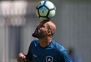 Bruno Silva pede Botafogo com força máxima no clássico contra o Flamengo