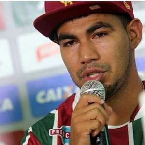 Sornoza demonstra ansiedade, mas diz que ainda é cedo para jogar 90min no Fluminense