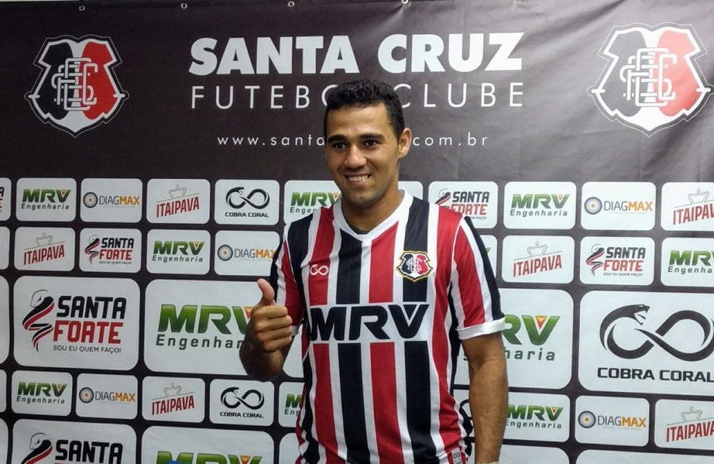 Walber é apresentando e Kelvy desfalca Santa Cruz na sequência da Série B