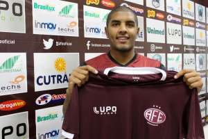 Copa Paulista: Ferroviária oficializa ex-Palmeiras e meia formado pelo Atlético-PR