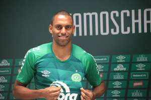 Esquecido por Dorival, zagueiro elogia São Paulo e fala em nova realidade na Chape