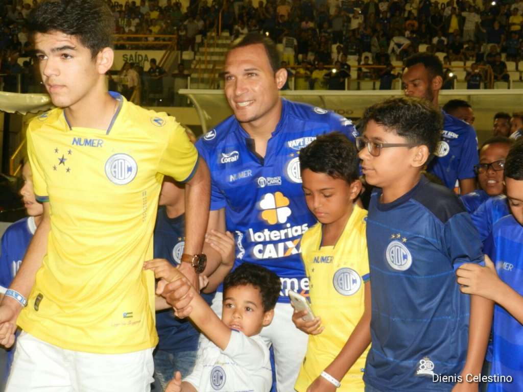 O atacante Tito é um dos jogadores mais exaltados pelos torcedores do Confiança