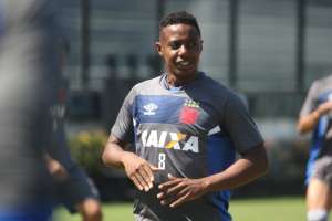 Wellington celebra sequência no Vasco e analisa: 'Venho crescendo'