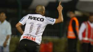 Corinthians homenageia atacante da Ponte e relembra gol do título da Libertadores. VEJA!