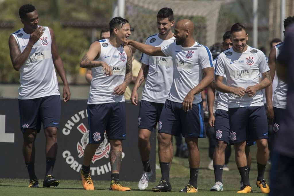 Com Romero poupado, Carille testa time do Corinthians para clássico