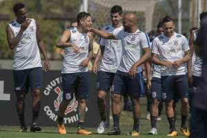 Com Romero poupado, Carille testa time do Corinthians para clássico