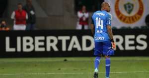 Jailson treina com bola no Palmeiras e anima departamento médico