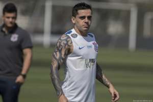 De volta, Fagner, do Corinthians, pede atenção com Lucas Lima, do Santos