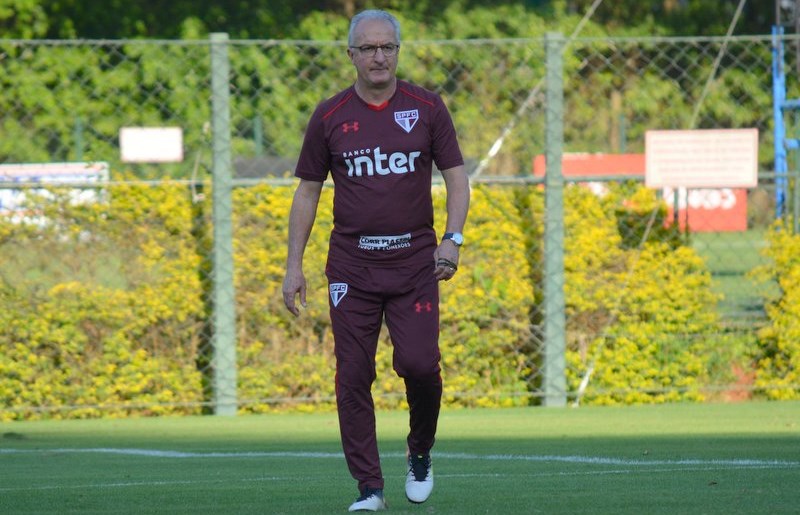 Dorival Júnior prepara o São Paulo para encarar a Ponte Preta