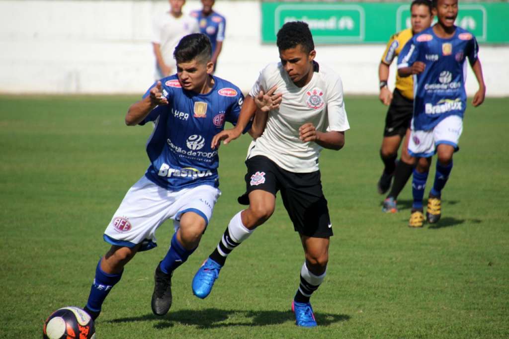O Corinthians apenas empatou com a Ferroviária, jogando fora de casa, na Arena Fonte Luminosa (Foto: Thiago Carvalho / Ferroviária)