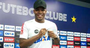 Rachão leva mais de dois mil à Vila e Matheus Jesus, ex-Ponte, fica no banco do Santos