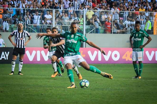 Cuca minimiza pênalti perdido por Deyverson: ‘Não dá para crucificar’
