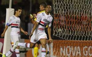 Após tropeço no Morumbi, São Paulo terá dois desfalques no duelo contra o Vitória