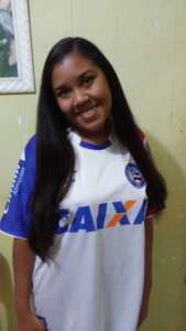 Brasileirão Premiado ODDSSHARK: Sortuda de Lauro de Freitas recebe camisa do Bahia