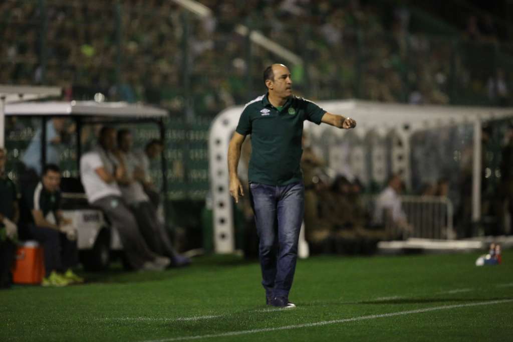 Vinícius Eutrópio não é mais o técnico da Chapecoense