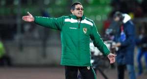 Fora da Copa, Bolívia é multada e tem técnico suspenso após confusão contra Chile