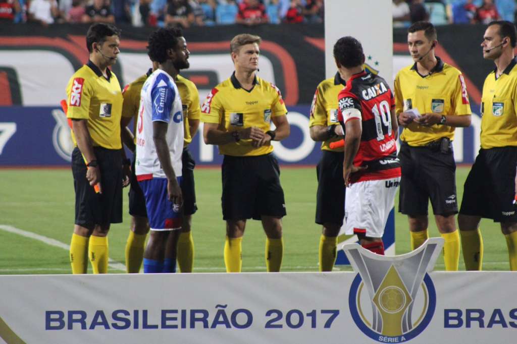 Atlético-GO e Bahia ficaram no empate por 1 a 1 nesta segunda-feira
