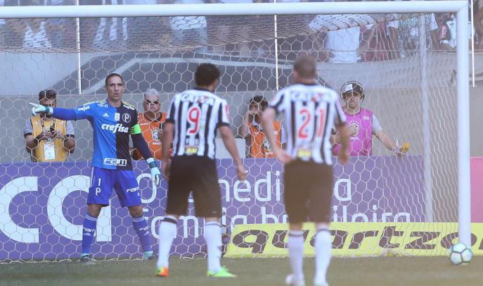 Fernando Prass foi bem no empate do palmeiras com o Atlético em Minas Gerais