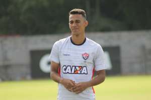 Vitória perde lateral-esquerdo e Mancini testa opções de olho no São Paulo