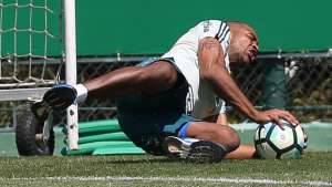 Jailson volta aos treinamentos no Palmeiras depois de um mês parado por lesão