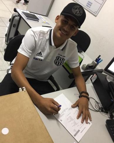 Felippe Cardoso assinou contrato com a Ponte Preta nessa terça-feira