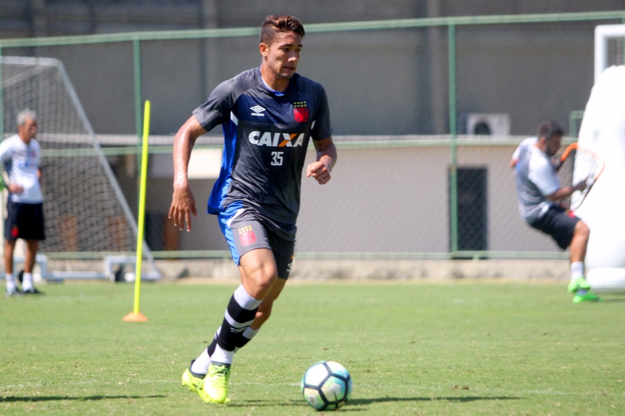 Jean prevê jogo difícil contra o Corinthians, mas garante Vasco confiante