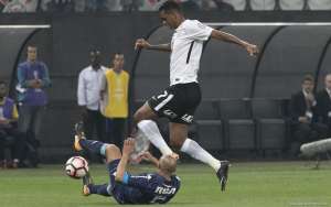 Maycon lamenta desatenção e Jô minimiza empate do Corinthians contra o Racing