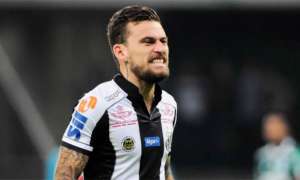Lucas Lima culpa viagem de 16 horas por dores musculares: 'É até desumano'