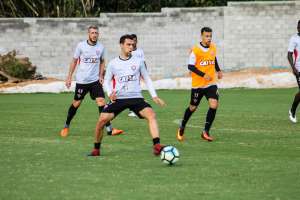 Sem Juninho, Mancini testa opções no Vitória para jogo com o São Paulo